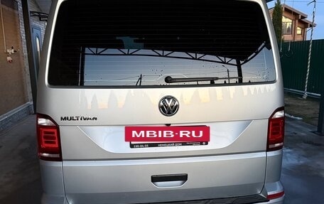 Volkswagen Multivan T6 рестайлинг, 2019 год, 4 750 000 рублей, 3 фотография