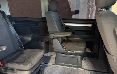 Volkswagen Multivan T6 рестайлинг, 2019 год, 4 750 000 рублей, 10 фотография