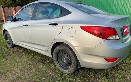 Hyundai Solaris II рестайлинг, 2012 год, 850 000 рублей, 1 фотография