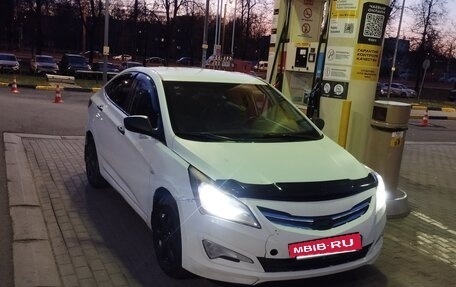 Hyundai Solaris II рестайлинг, 2015 год, 350 000 рублей, 2 фотография