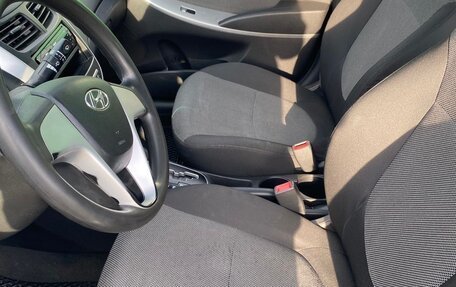 Hyundai Solaris II рестайлинг, 2012 год, 850 000 рублей, 5 фотография