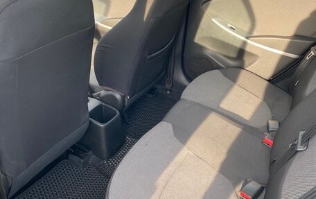 Hyundai Solaris II рестайлинг, 2012 год, 850 000 рублей, 4 фотография