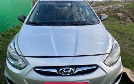 Hyundai Solaris II рестайлинг, 2012 год, 850 000 рублей, 2 фотография