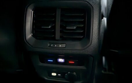 Volkswagen Tiguan II, 2021 год, 2 250 000 рублей, 10 фотография