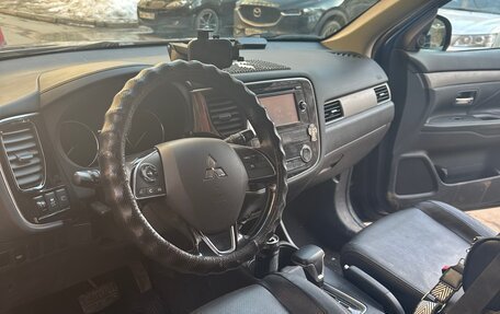 Mitsubishi Outlander III рестайлинг 3, 2015 год, 1 990 000 рублей, 3 фотография