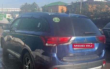 Mitsubishi Outlander III рестайлинг 3, 2015 год, 1 990 000 рублей, 2 фотография