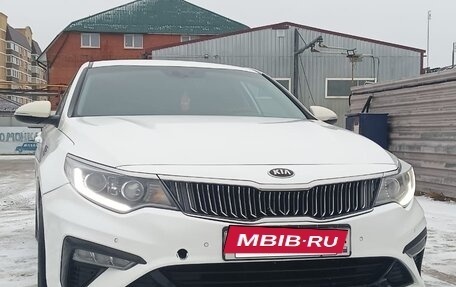KIA Optima IV, 2019 год, 1 850 000 рублей, 2 фотография