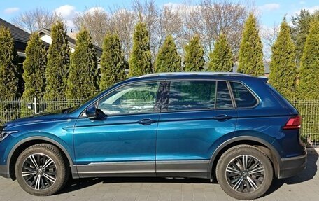 Volkswagen Tiguan II, 2023 год, 3 300 000 рублей, 3 фотография