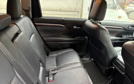 Toyota Highlander III, 2014 год, 3 400 000 рублей, 2 фотография