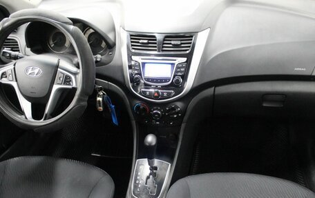 Hyundai Solaris II рестайлинг, 2011 год, 770 000 рублей, 16 фотография
