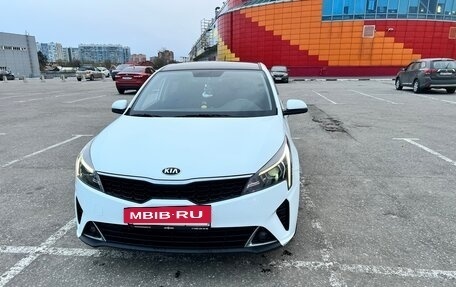 KIA Rio IV, 2021 год, 1 950 000 рублей, 2 фотография