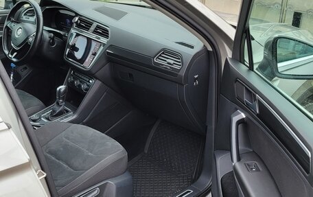 Volkswagen Tiguan II, 2018 год, 2 590 000 рублей, 10 фотография