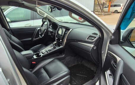 Mitsubishi Pajero Sport III рестайлинг, 2022 год, 4 100 000 рублей, 5 фотография