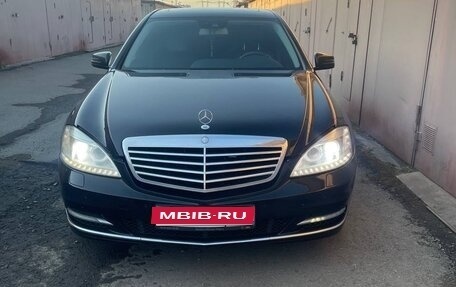 Mercedes-Benz S-Класс, 2011 год, 1 950 000 рублей, 1 фотография