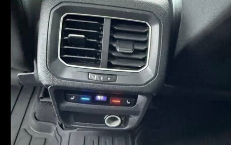 Volkswagen Tiguan II, 2017 год, 1 850 000 рублей, 5 фотография