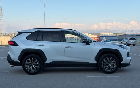 Toyota RAV4, 2024 год, 3 897 000 рублей, 4 фотография