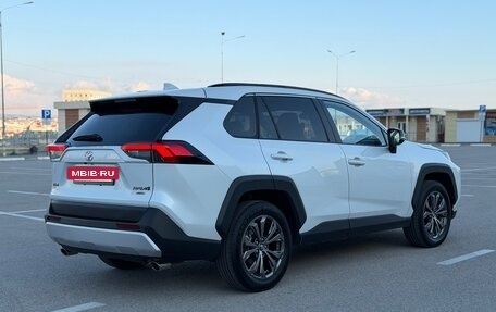 Toyota RAV4, 2024 год, 3 897 000 рублей, 5 фотография