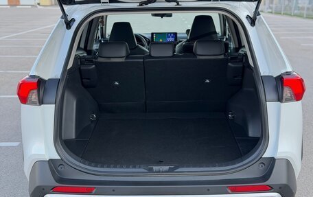 Toyota RAV4, 2024 год, 3 897 000 рублей, 15 фотография