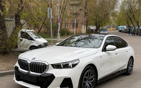 BMW 5 серия, 2023 год, 6 460 000 рублей, 2 фотография