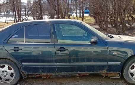 Mercedes-Benz E-Класс, 1999 год, 200 000 рублей, 4 фотография