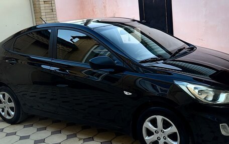 Hyundai Solaris II рестайлинг, 2011 год, 630 000 рублей, 2 фотография