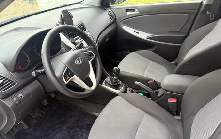 Hyundai Solaris II рестайлинг, 2012 год, 700 000 рублей, 9 фотография
