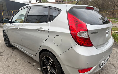 Hyundai Solaris II рестайлинг, 2012 год, 700 000 рублей, 5 фотография