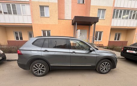 Volkswagen Tiguan II, 2021 год, 2 850 000 рублей, 3 фотография