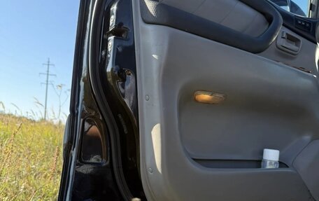 Toyota Land Cruiser 100 рестайлинг 2, 2005 год, 1 850 000 рублей, 15 фотография