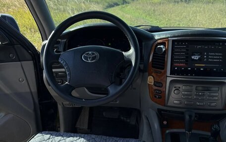 Toyota Land Cruiser 100 рестайлинг 2, 2005 год, 1 850 000 рублей, 19 фотография