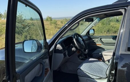 Toyota Land Cruiser 100 рестайлинг 2, 2005 год, 1 850 000 рублей, 17 фотография