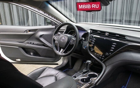 Toyota Camry, 2020 год, 2 998 000 рублей, 10 фотография