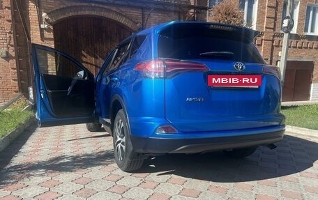 Toyota RAV4, 2017 год, 2 300 000 рублей, 3 фотография