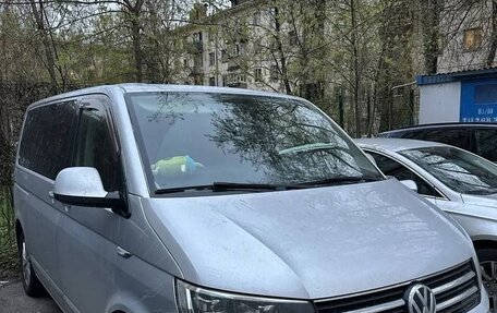 Volkswagen Multivan T6 рестайлинг, 2016 год, 3 100 000 рублей, 1 фотография