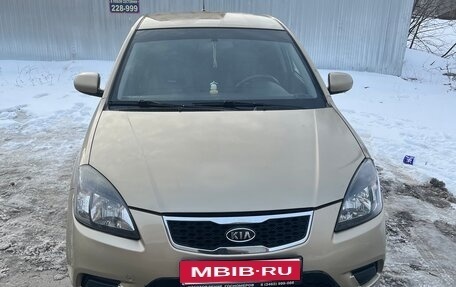 KIA Rio II, 2011 год, 650 000 рублей, 1 фотография
