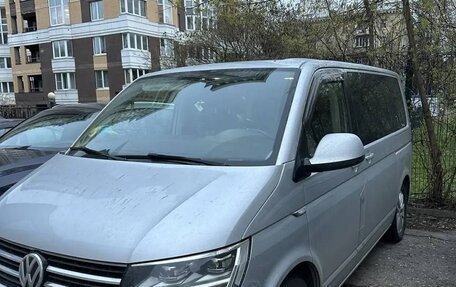 Volkswagen Multivan T6 рестайлинг, 2016 год, 3 100 000 рублей, 2 фотография