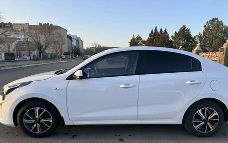 KIA Rio IV, 2021 год, 1 760 000 рублей, 2 фотография