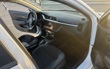 KIA Rio IV, 2021 год, 1 760 000 рублей, 10 фотография