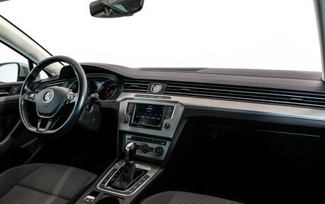 Volkswagen Passat B8 рестайлинг, 2016 год, 1 699 000 рублей, 10 фотография