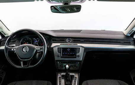 Volkswagen Passat B8 рестайлинг, 2016 год, 1 699 000 рублей, 11 фотография