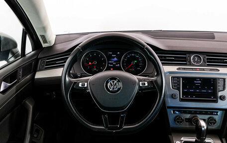 Volkswagen Passat B8 рестайлинг, 2016 год, 1 699 000 рублей, 13 фотография