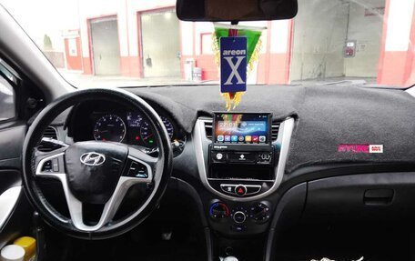 Hyundai Solaris II рестайлинг, 2015 год, 5 фотография