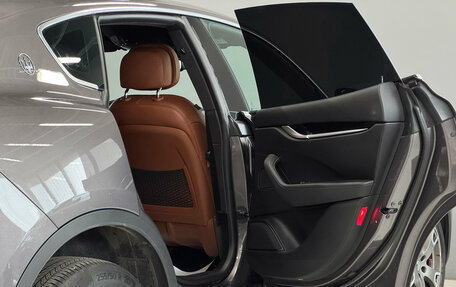 Maserati Levante I, 2018 год, 3 700 000 рублей, 23 фотография