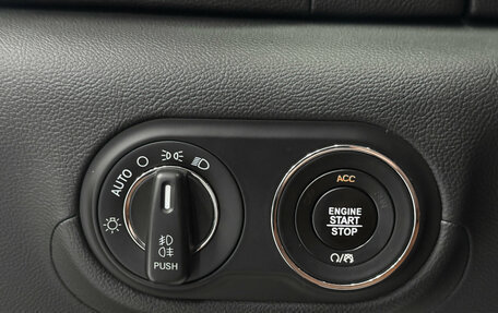 Maserati Levante I, 2018 год, 3 700 000 рублей, 29 фотография