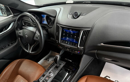 Maserati Levante I, 2018 год, 3 700 000 рублей, 28 фотография