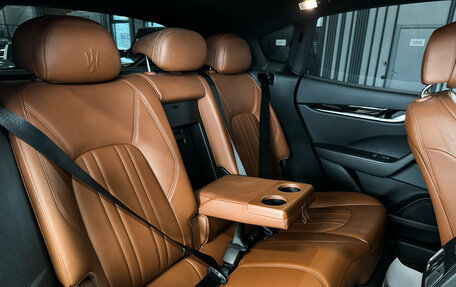 Maserati Levante I, 2018 год, 3 700 000 рублей, 24 фотография