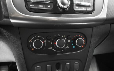 Renault Logan II, 2019 год, 1 295 000 рублей, 16 фотография