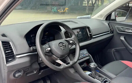 Skoda Karoq I, 2022 год, 1 870 000 рублей, 10 фотография