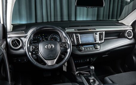 Toyota RAV4, 2017 год, 2 490 000 рублей, 6 фотография