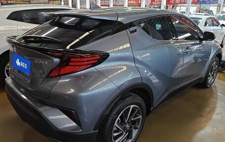 Toyota C-HR I рестайлинг, 2022 год, 1 720 000 рублей, 5 фотография